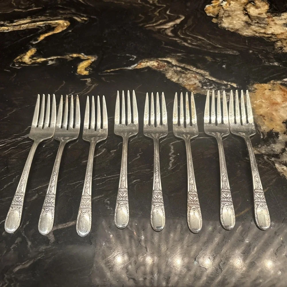 Lot of 46 pcs Wallace Sweetheart II - Hollywood II XXXX Silverplate Flatware Set